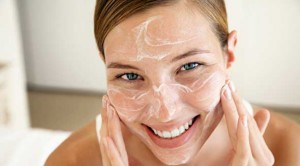 Sivilceler ve Lekeler İçin Aspirin Maskesi