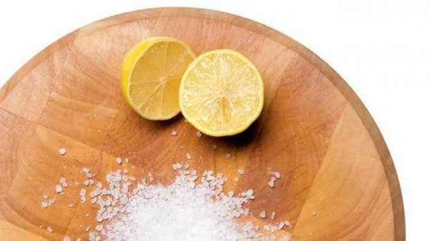 Gripten 1 günde kurtulun : Ayağın altına limon ve bu maddeleri karıştırıp sürün 1 günde gripten kurtulun. Gribal enfeksiyon soğukla birlikte herkes etkisi altına almaya başladı. Hepimizin bildiği gibi grib’in en büyük ilacı C vitaminidir, ve Limon en büyük C Vitamini deposudur.