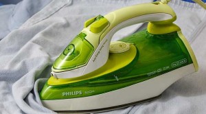 Ütü temizlemenin en pratik yolu