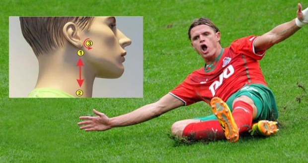 Stres ve aşırı fiziksel aktivite ile gerilen kaslarımız kan damarlarımıza baskı yapar ve bu vücutta yüksek tansiyon olarak görülür. Peki ilaçsız doğal olarak tansiyonu düşürmek istemez misiniz? Birazdan size göstereceğimiz çok basit hareket ile ilaçsız yüksek tansiyon düşürmek nasıl olur öğreneceksiniz. Bu yöntem Uzak Doğu kültüründe eskiden çok kullanılan bir yöntem olmasına karşın Avrupa'nın bu yöntemi tanıması Rusya'nın Spartak Moskova takımının yaptığı maç sırasında fark edilmiştir. Kulübün Çinli doktoru tansiyonu yükselen futbolcuyu dakikalar içinde ilaçsız bir şekilde bu hareketleri yaparak iyileştirdi.