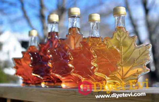 Önce gerekli malzemeleri sayalım: 300 ml su yani 1 su bardağına ilave 1 çay bardağı su. Yarım taze limon suyu. 2 yemek kaşığı organik akçaağaç şurubu ve son olarak da çeyrek çorba kaşığı biber tozu. Gerekli malzemeleri temin ettiyseniz yapılışına geçebiliriz. Tek yapmanız gereken bütün malzemeleri güzelce karıştırmanız ve 10 gün boyunca günde 5 ile 8 defa içmek olacaktır. Bu tarife ek olarak da bağırsak temizleyen uçucu yağ tarifi karışımını destekleyici olarak almanızı öneriyoruz. Bağırsak temizleyen uçucu yağ tarifi için görsele tıklayın ve son fotoğrafa geçin.