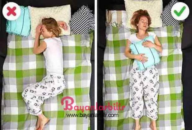 Omuz ağrısı En iyi uyku duruşu sırt üstü yatmaktır. Başınızın altına ince bir yastık koyun (ortopedik bir yastık sizin için en iyisi olacaktır). Başka bir yastık alın, mideniz üzerine koyun ve sarın. Omuzlarınız şimdi daha doğru ve kararlı durumda olacak. Sırt üstü uyumayı sevmiyorsanız, yan yatmayı deneyin. Bacaklarınızı hafifçe göğsünüze doğru çekin ve dizlerinizin arasına bir yastık yerleştirin. Omuzun doğal duruşundan uzak olduğu için elinizin başınızın altında kalması önerilmez. Yazımızı okumaya devam etmek için görsele basın ve diğer fotoğrafa geçin.